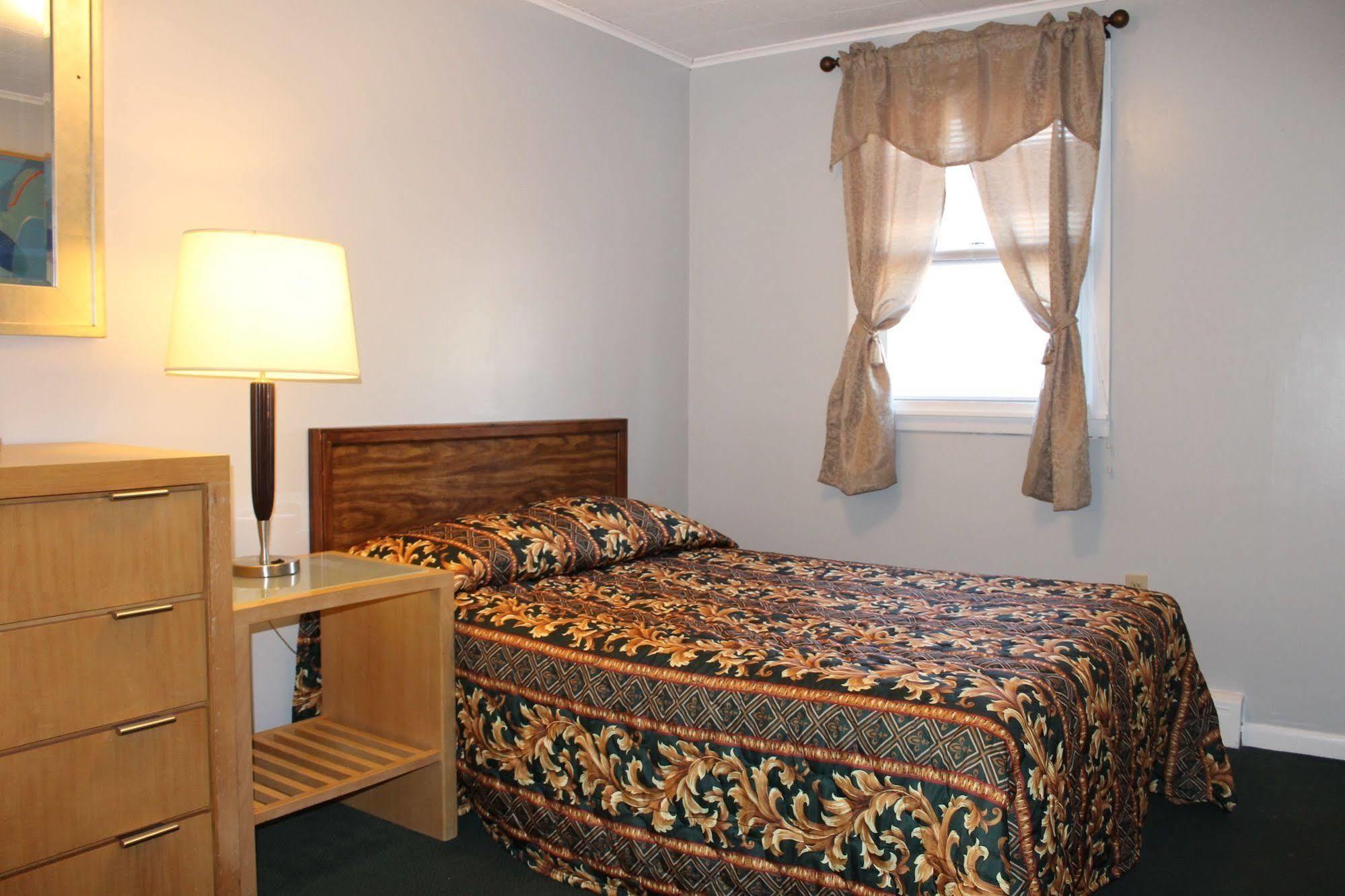 Motel Montreal Lake George Eksteriør bilde